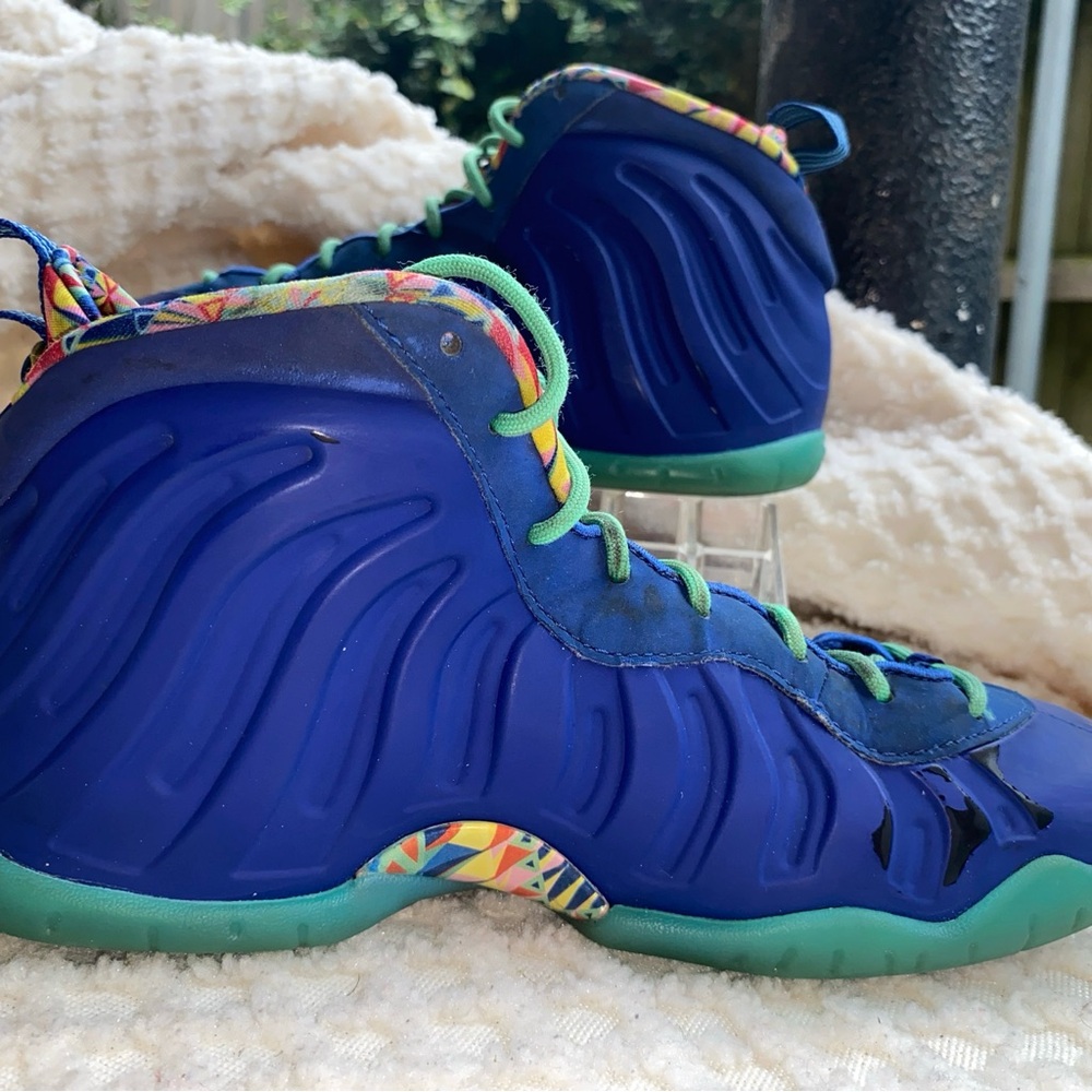 Nike Blue and Green Sneakers for Active Style